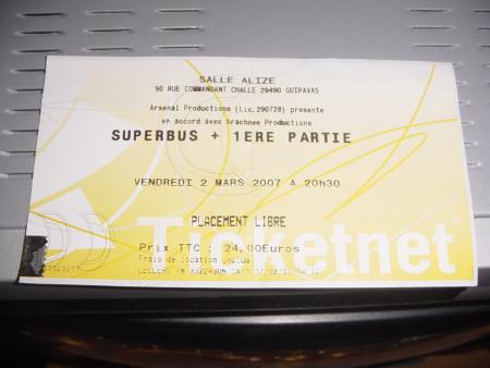 vendredi soir ct tro bien come soiré dabord ct superbus en concert deja sa motive pr la soiré apré ct mac'do , pénard et on a fini par alé boire une tasse o bowling, trankil koi